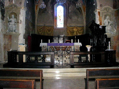 La balaustra, segno di rispetto per il Signore